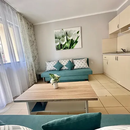 Jasmine - Menada * Sluneční pobřeží